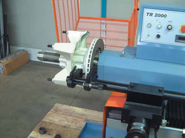 MÁY TIỆN LÁNG ĐĨA PHANH, TRỐNG PHANH COMEC TR2000