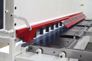 MÁY CẮT TÔN THỦY LỰC BAYKAL HNC 3120
