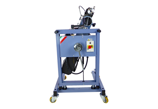 Máy tiện láng đĩa phanh trên xe TD 502